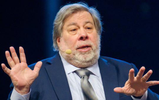 Apple Co-founder Steve Wozniak Warns Governments Will Never Allow Crypto to Be Out of Their Control