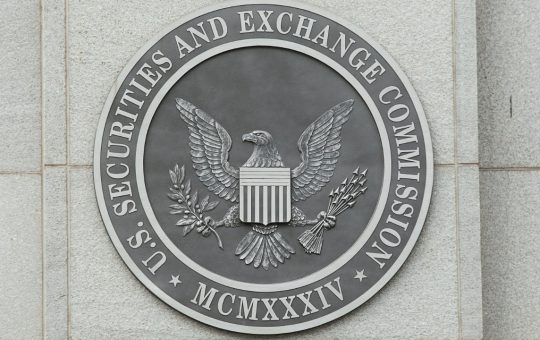 SEC Commissioner: True Decentralized Projects Pose a Challenge to Crypto Regulation