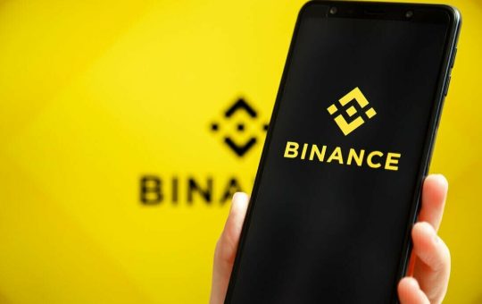 Binance Sees $2.2 Billion Outflows Following CFTC Lawsuit – Should the Crypto Industry be Worried?