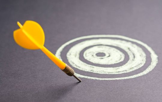 Coinbase Shares Slide After Missing Analyst Estimates