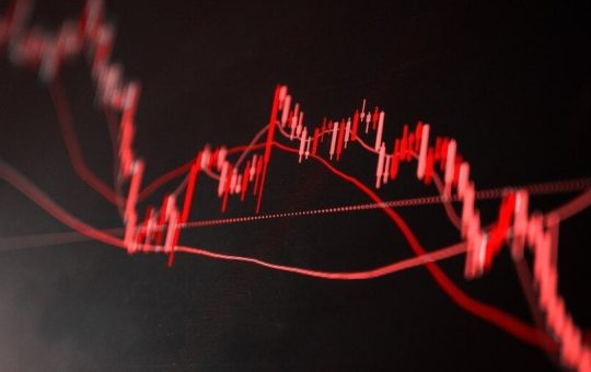 XRP, Solana, and Dogecoin Slide as Crypto Market Contracts by 5%