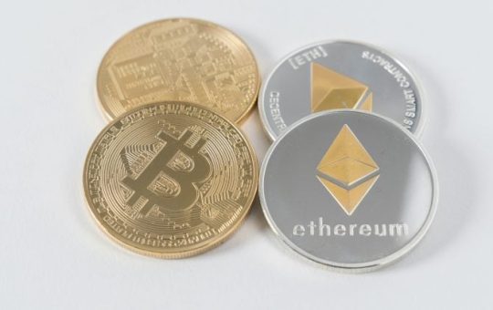 Bitcoin slides, Ether, XRP, Dogecoin move lower ahead of Fed Chair’s final Jackson Hole speech