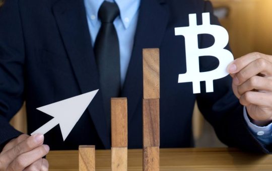 ETF Flows Split: Bitcoin Funds Gain $333 Million Inflow as Ether ETFs Bleed $135 Million