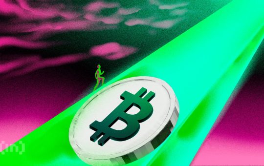 Bitcoin Tanks — But Top Crypto Titans Say a Liquidity Tsunami Is Coming