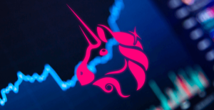 UNI soars 12% as Uniswap v4’s $200B milestone fuels bullish momentum